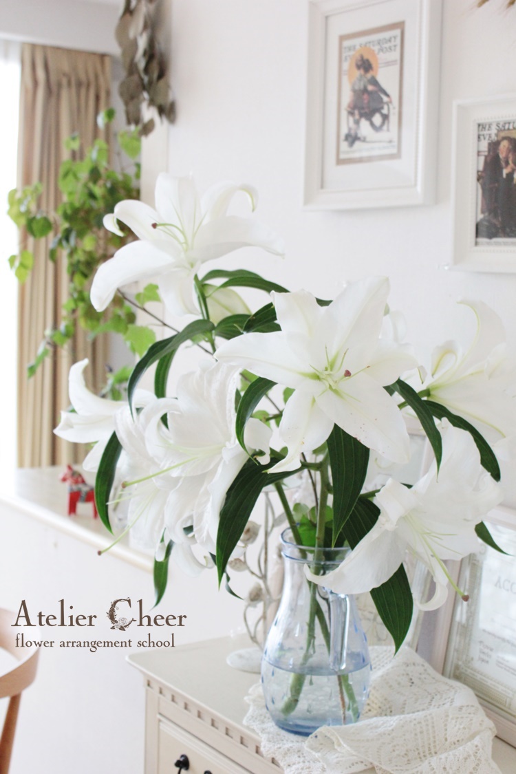 切り花のユリを長持ちさせる方法と生け方 夏にも花のある暮らしを簡単に Atelier Cheer